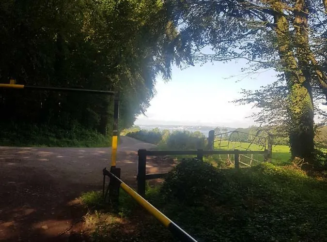 Bed & Breakfast Teach Na Coille *